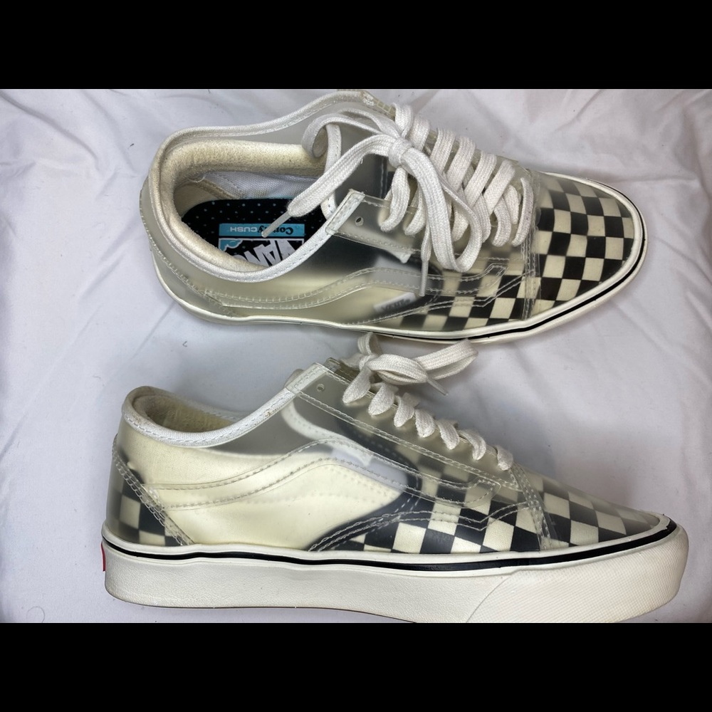 Womens size 8.5. Worn twice. No box
